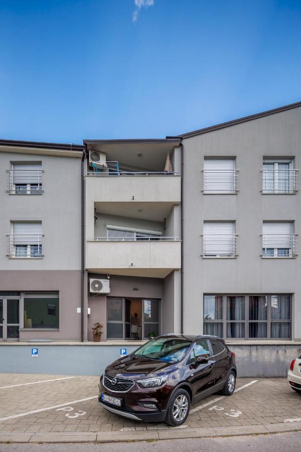 Terra 5 Deluxe Apartment On The Ground Floor With Private Parking Rijeka Exterior foto